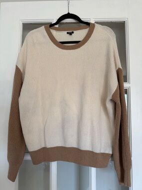 Express Women's Cream and Brown Crewneck Ribbed Sweater